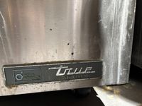Un caisson réfrigéré TRUE positif inox une porte (photo 2)