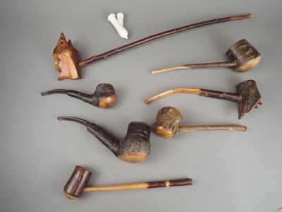de nombreux types différents de tabacs à pipe sur la table