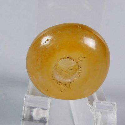 Archéologie. Orient ancien. Perle-sceau gravée en intaille d…