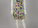 une robe de mannequin ornée de fleurs colorées sur un mannequin, mannequin, mannequin, mannequin, mannequin, mannequin, mannequin, mannequin, mannequin, mannequin, mannequin, mannequin, mannequin, mannequin, mannequin, mannequin, mannequin, mannequin, mannequin, mannequin, mannequin, mannequin, mannequin, mannequin, mannequin, mannequin, mannequin, mannequin, mannequin, mannequin, mannequin, mannequin, mannequin, mannequin, mannequin, mannequin, mannequin, mannequin, mannequin, mannequin, mannequin, mannequin, manne