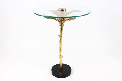 Guéridon en fer forgé et doré, le piètement à décor d'une br… - Photo 1