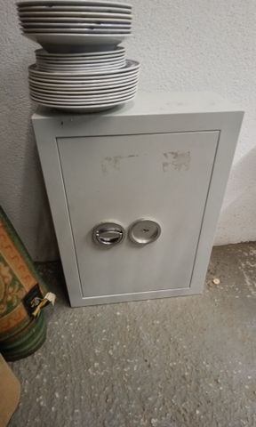Coffre à clé mural. Avec clés