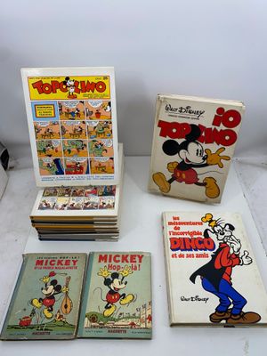 Des bandes dessinées de Mickey Mouse et d'autres personnages sont posées sur une table