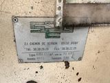 a sign on the side of a building that says chemin de vekonn