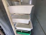 une photo d'une salle de bains avec un lavabo et des toilettes