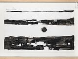 une photo en noir et blanc d'un tableau en noir et blanc