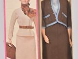 poupée dans une boîte, avec des vêtements et des accessoires pour femme