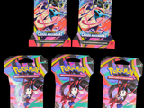 Quatre paquets de cartes à collectionner Pokémon sont représentés sur un fond noir.