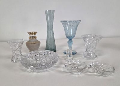 a lot of glass items that are sitting on a table