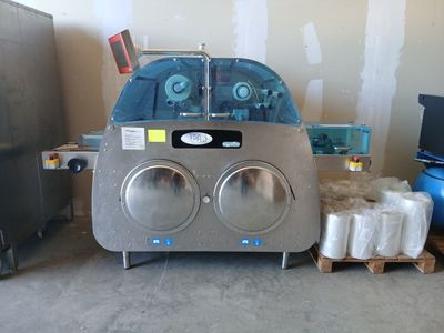 une machine placée au milieu d'une pièce