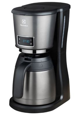 La cafetière est exposée sur un fond blanc.