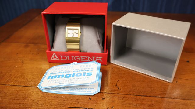 DUGENA – Montre de dame Quartz bracelet en métal doré. 