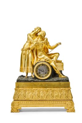 une image représentant une horloge en or sur laquelle sont assis un homme et une femme