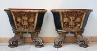 Une paire de jardinière italienne en bois polychrome et stuc…