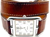 bracelet de montre en cuir marron avec boucle argentée et cadran carré