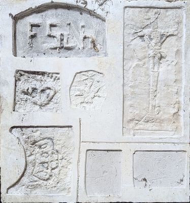 une photo d'un mur sur lequel est représentée une œuvre d'art