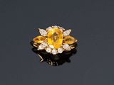 une bague ovale sertie d'une citrine et de diamants en grappe