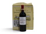 une bouteille de vin à côté d'un carton de vin