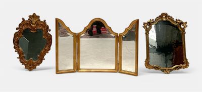 trois miroirs placés les uns à côté des autres