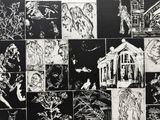 une photo en noir et blanc d'un mur sur lequel sont dessinés des motifs