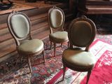 three chairs that are sitting on a rug in a room