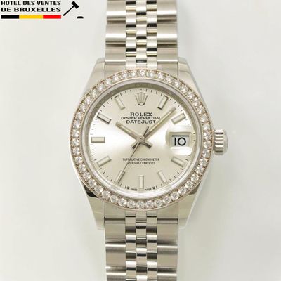 une montre Rolex dotée d'une lunette sertie de diamants