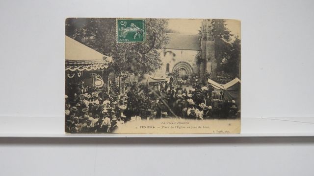 Féniers : Place de l’Église un jour de foire (Truffy 4.). Petits ...