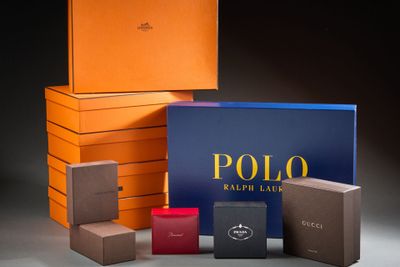 un ensemble de boîtes empilées les unes sur les autres