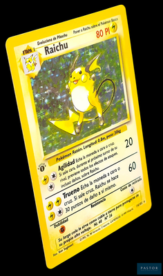 carte Pokémon jaune avec l'image d'un Pikachu dessus