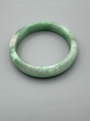 Bracelet demi-jonc en pierre dure verte, diamètre intérieur …