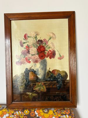 un tableau représentant des fleurs dans un vase et des fruits sur une table