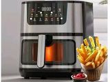 une friteuse à air chaud avec des frites et un pot de ketchup à côté