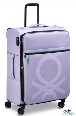 valise violette ornée d'un symbole ankh sur le côté