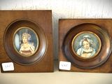 une paire de portraits miniatures encadrés représentant une femme et un homme