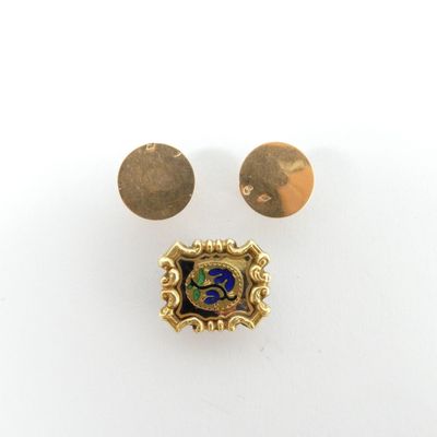 une photo d'une paire de boutons de manchette en or et en émail