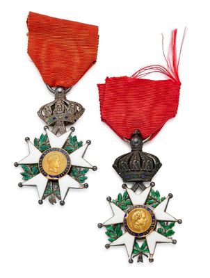 trois médailles ornées de rubans rouges et d'une étoile dorée sur fond blanc