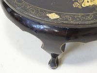 CHINE. Table basse circulaire en bois laqué à décor de fleur… (photo 2)