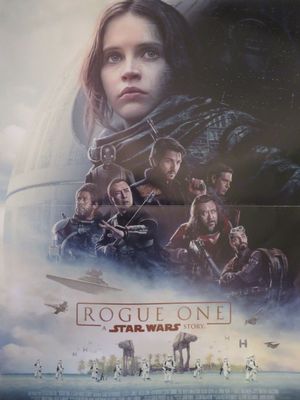 une affiche du film « Rogue One » mettant en scène les personnages de « Star Wars »