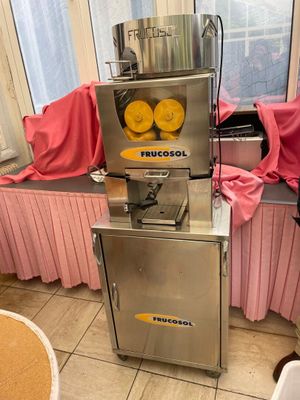 a machine that is sitting on a counter in a kitchen