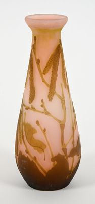 GALLE - Vase à col évasé en verre multicouche, décor dégagé …