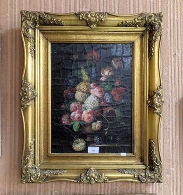 un tableau de fleurs dans un vase sur le mur