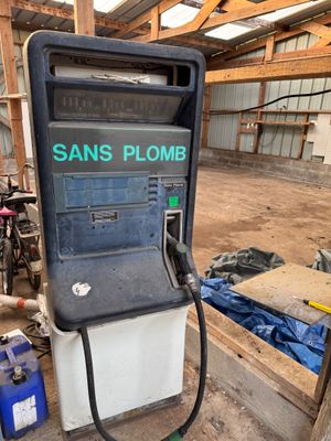 Pompe à essence (en l'état, sans garantie de fonctionnement)