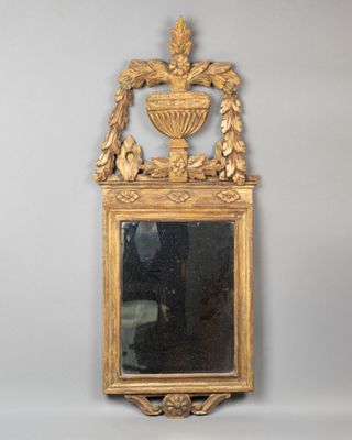 Miroir à fronton à décor d'un vase fleuri d'un guirlande de … - Photo 1