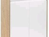 le meuble est en bois et comporte deux portes