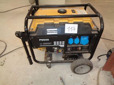 un générateur posé à même le sol dans le garage