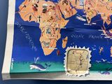 une carte du monde accrochée au mur