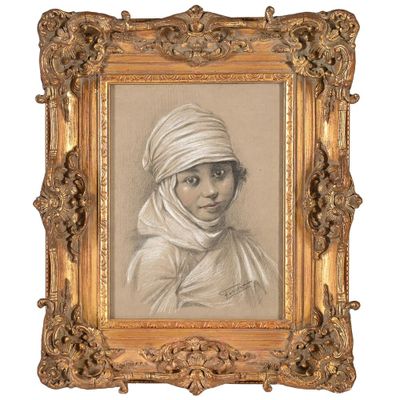 un tableau représentant une femme portant un turban, dans un cadre doré