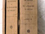 deux livres empilés l'un sur l'autre