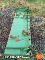 UN GODET JOHN DEERE SANS PIQUE BOTTE