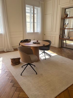 an image of a living room with a table and chairs